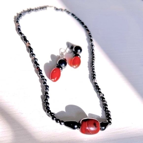 Women’s Necklace & Earring Set Black Glass Amber Beads magnetic- screw closure - Picture 2 of 4